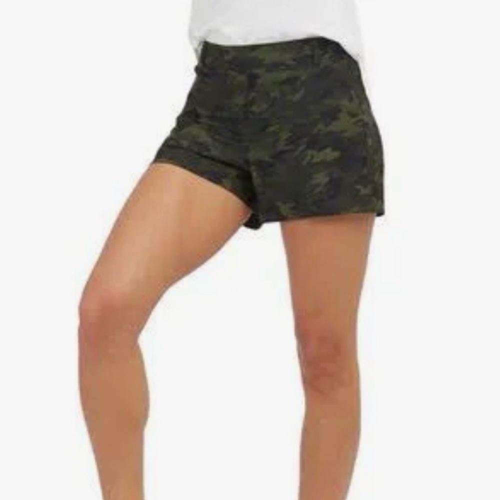 Spanx Green Camo 4'' Sunshine Shorts Size small